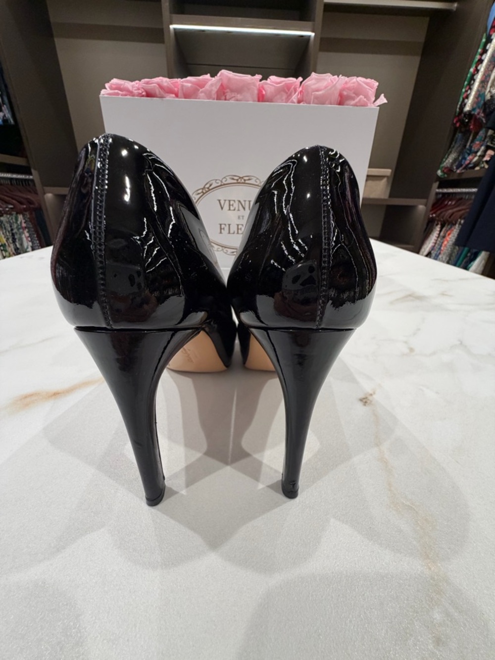 Salvatore Ferragamo Black Patent Vara Bow Pumps with Gold Plate - Picture 5 of 8
